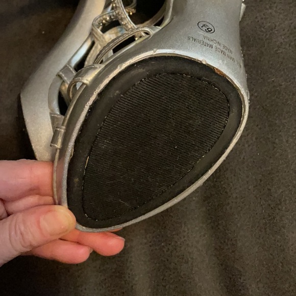 Lasonia, 3 1/2” silver sparkle heels, decorated with gems ✨✨✨size 6 1/2 - Picture 8 of 13